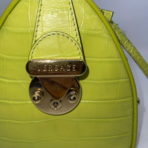 RARE👜VERSACE👜AUTHENTICATED Medusa Lime green croc embossed satchel - Picture 6 of 15
